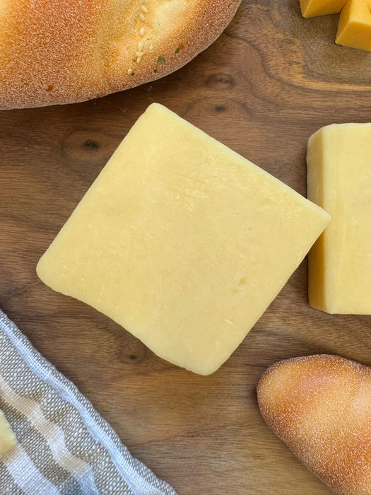 HOOK'S TRIPLE PLAY CHEESE